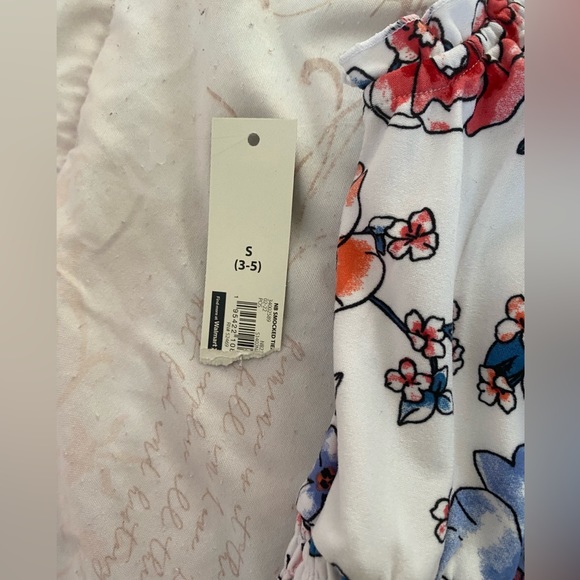 White base with different colored tropical flowers - Picture 3 of 4